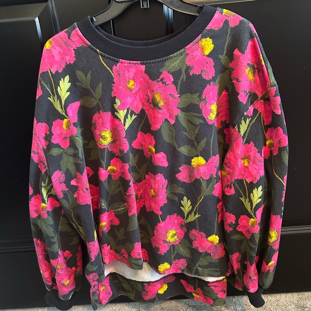 Alice + Olivia sweatshirt. Long sleeved, a bit oversized.